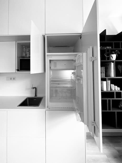 New Studio In Quiet Part Of The City Center Братислава Екстер'єр фото